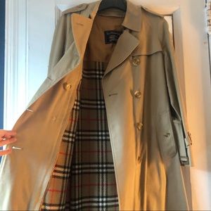 BURBERRY trench coat